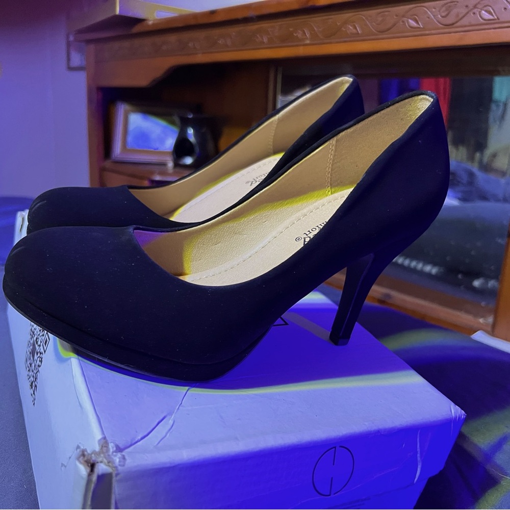 City classified comfort size 9 black suede high heels